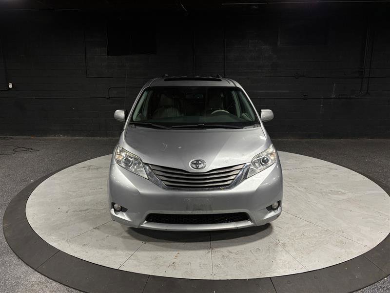 Used 2012 Toyota Sienna XLE image 6