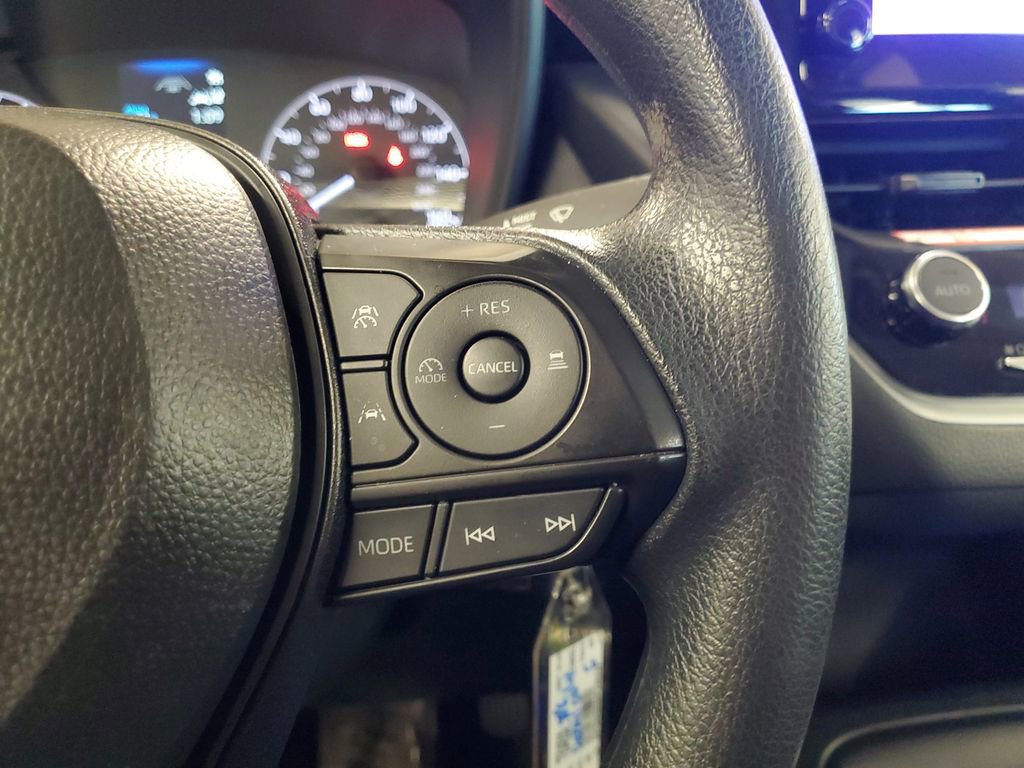 Used 2025 Toyota Corolla LE image 21