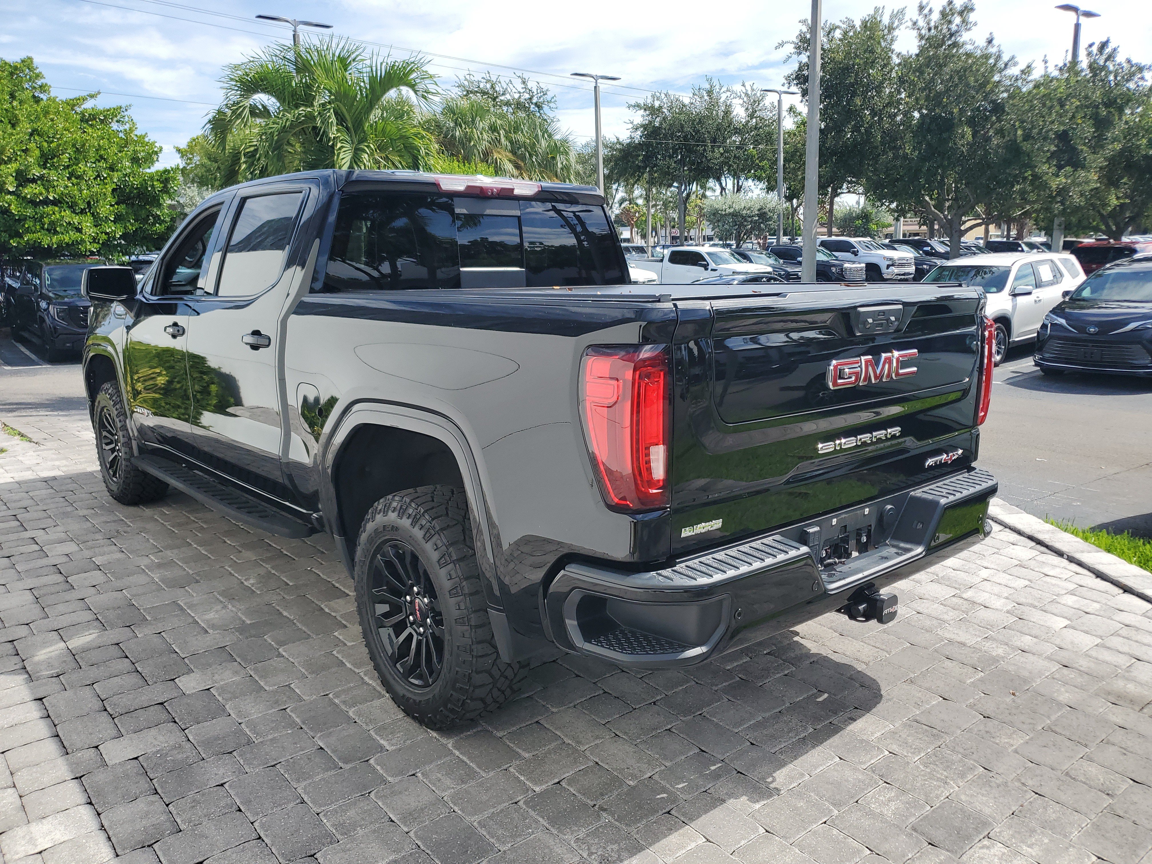 Used 2022 GMC Sierra 1500 AT4X AWD/4WD image 4