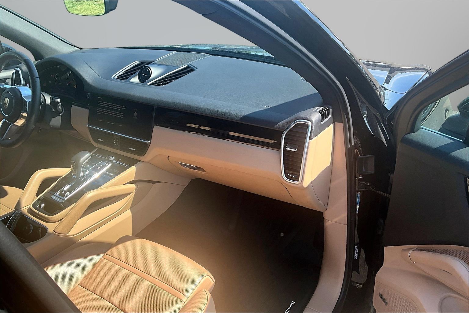 Used 2023 Porsche Cayenne Platinum Edition AWD/4WD image 14