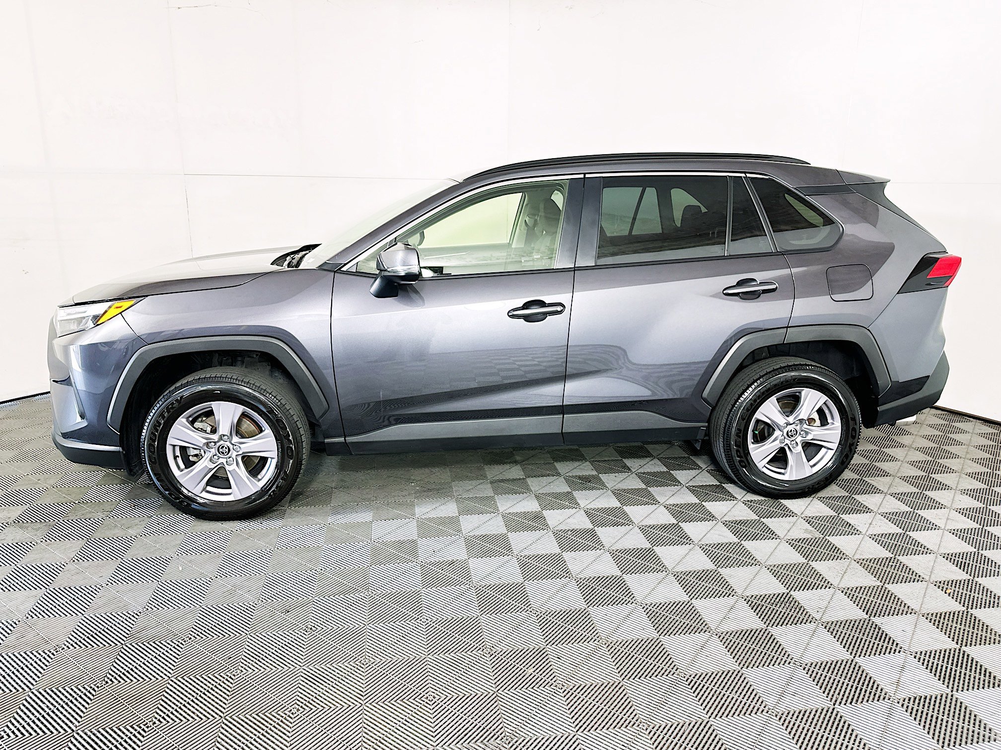 Used 2024 Toyota RAV4 XLE AWD/4WD image 6