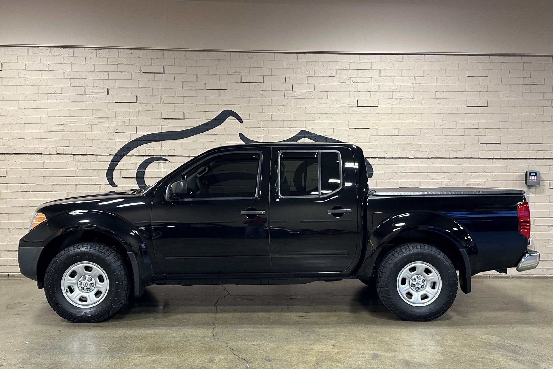 Used 2012 Nissan Frontier S image 9