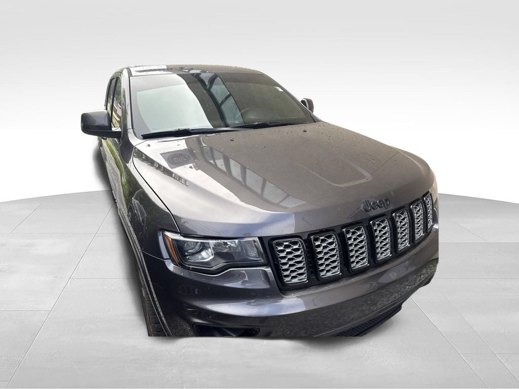 Used 2017 Jeep Grand Cherokee Altitude AWD/4WD image 3