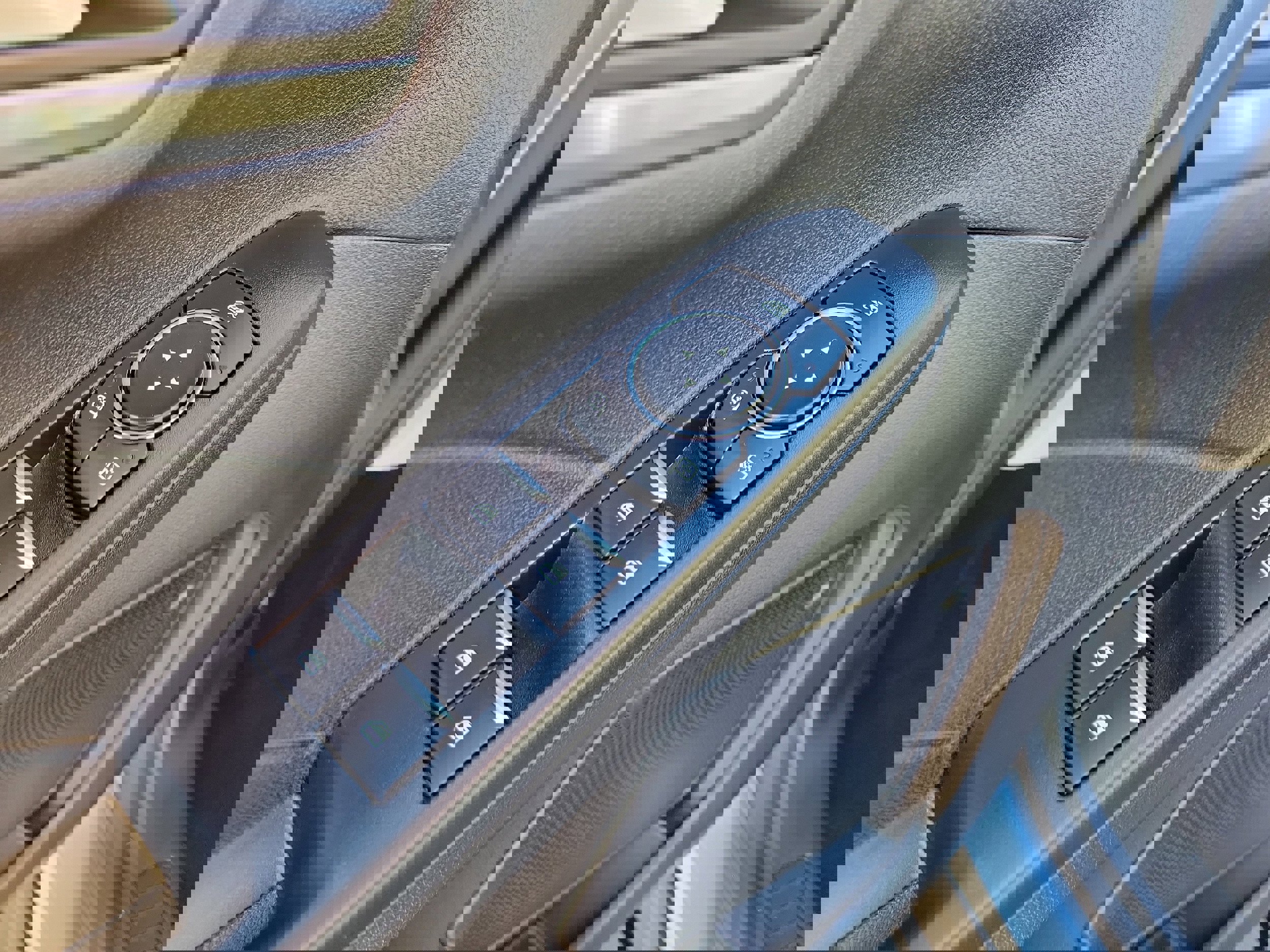 Certified 2022 Ford Escape Titanium image 17