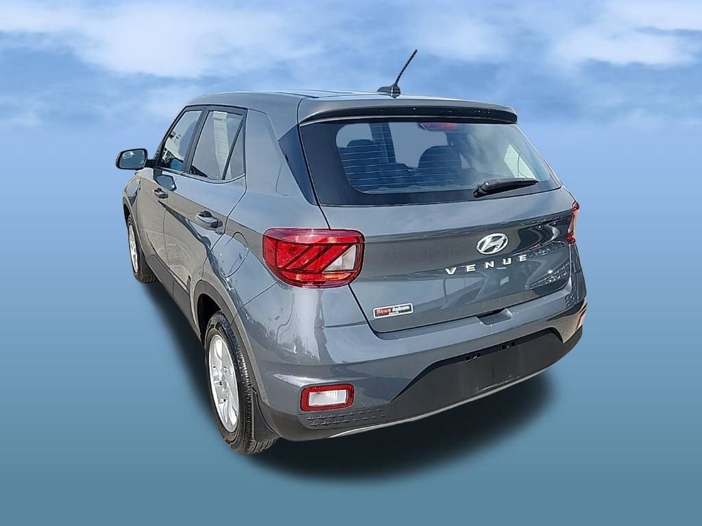 Certified 2025 Hyundai Venue SE image 5