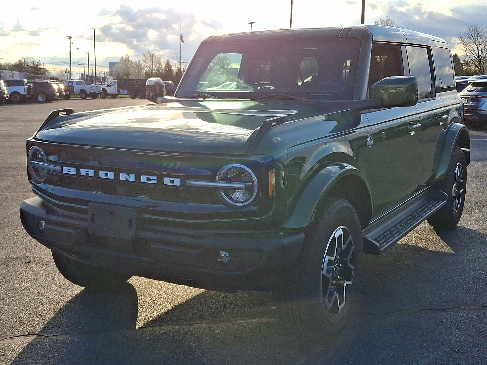 Used 2025 Ford Bronco Outer Banks image 3