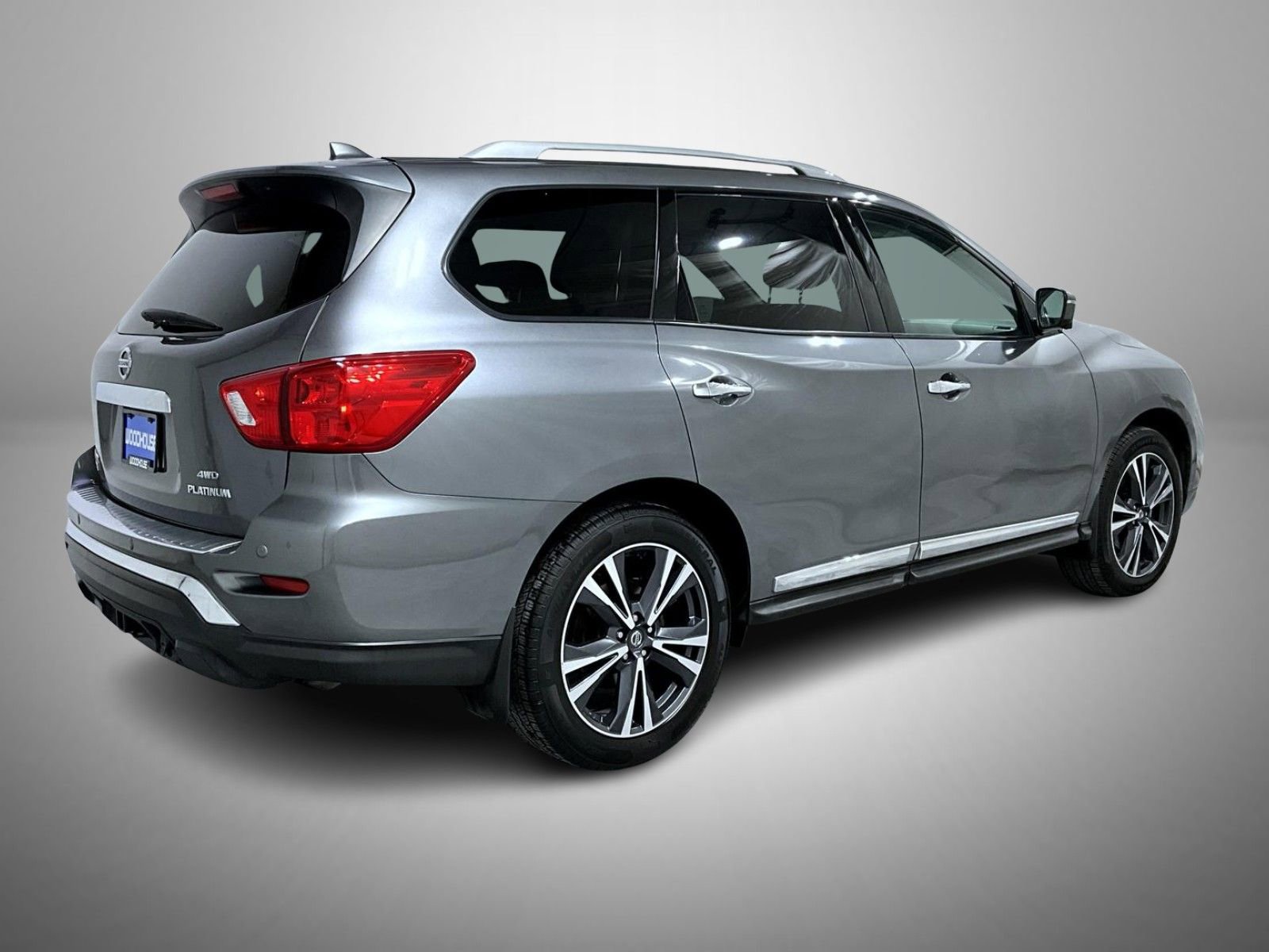 Used 2020 Nissan Pathfinder Platinum image 5