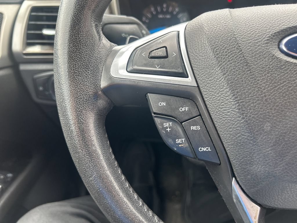 Used 2015 Ford Fusion SE w/ Equipment Group 202A FWD image 14