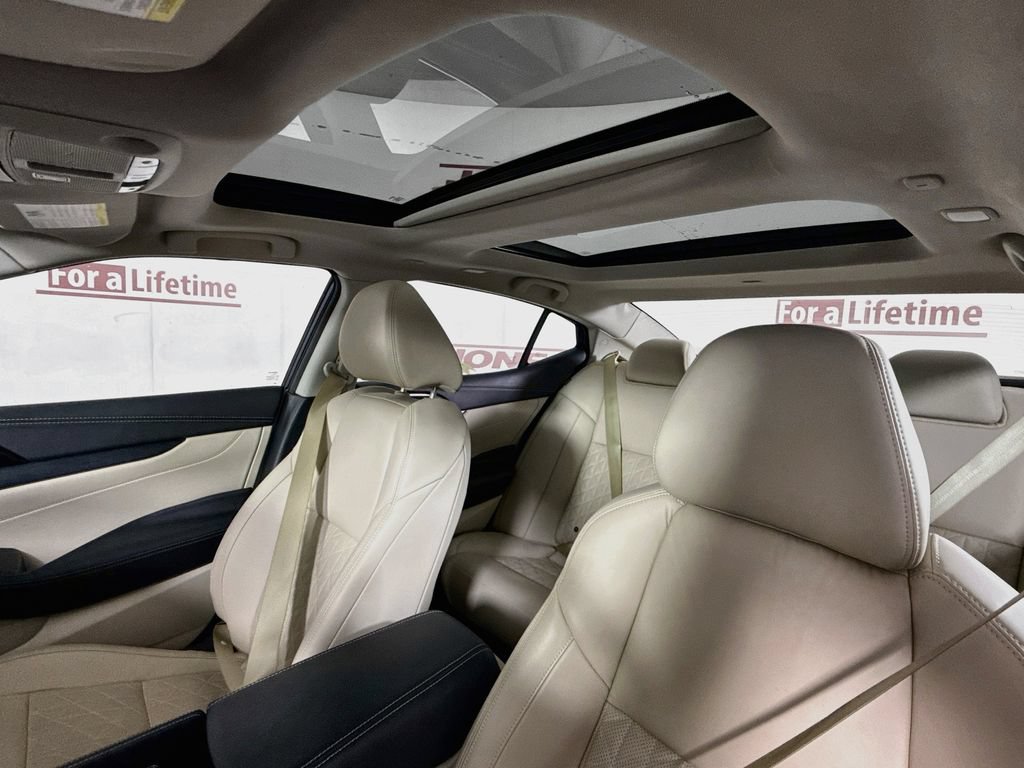 Certified 2019 Nissan Maxima Platinum w/ Sport Mat Group FWD image 12