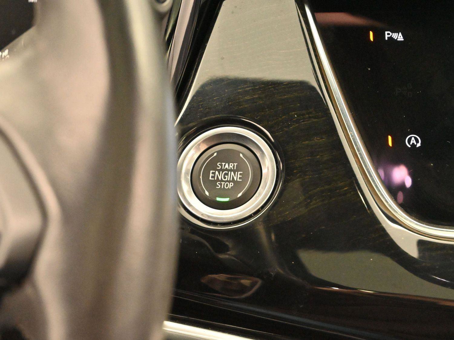 Certified 2024 Cadillac XT6 Premium Luxury image 24