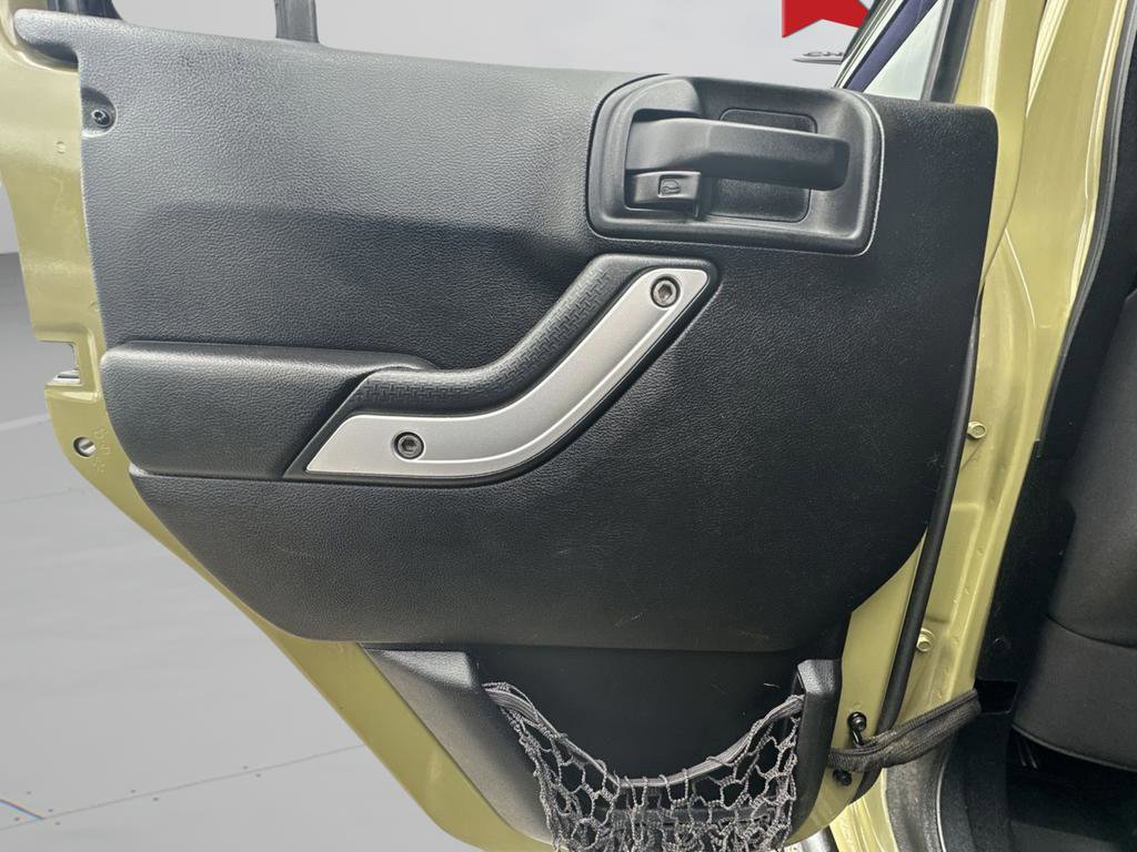 Used 2013 Jeep Wrangler Unlimited Rubicon w/ Connectivity Group image 27