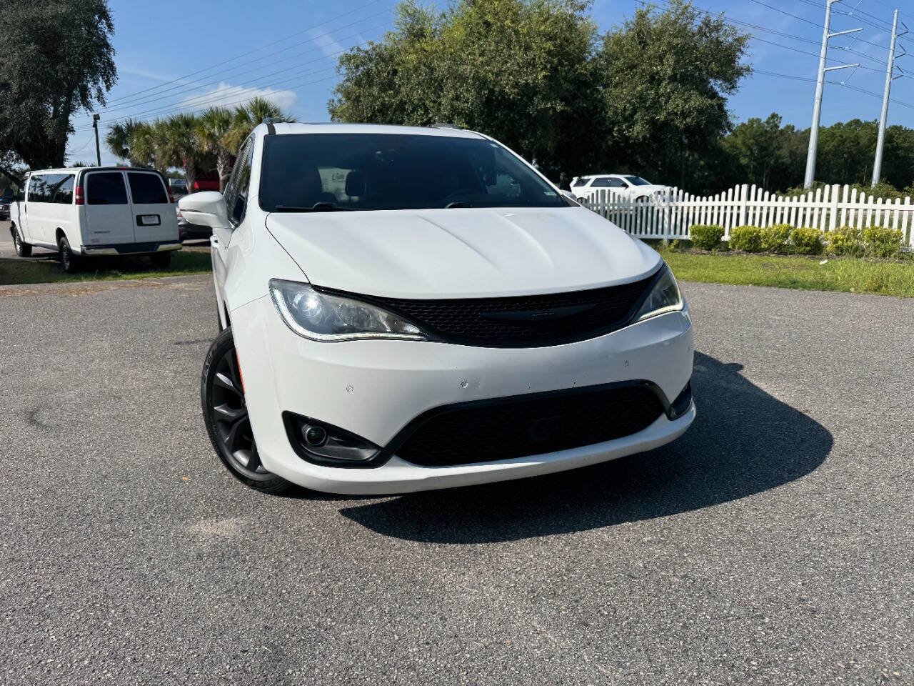 Used 2019 Chrysler Pacifica Limited w/ Advanced Safetytec Group FWD image 38
