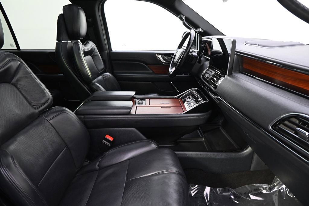 Used 2023 Lincoln Navigator Reserve image 16