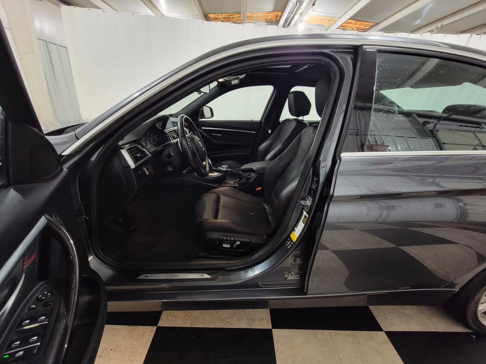 Used 2018 BMW 330i xDrive Sedan w/ Convenience Package image 11