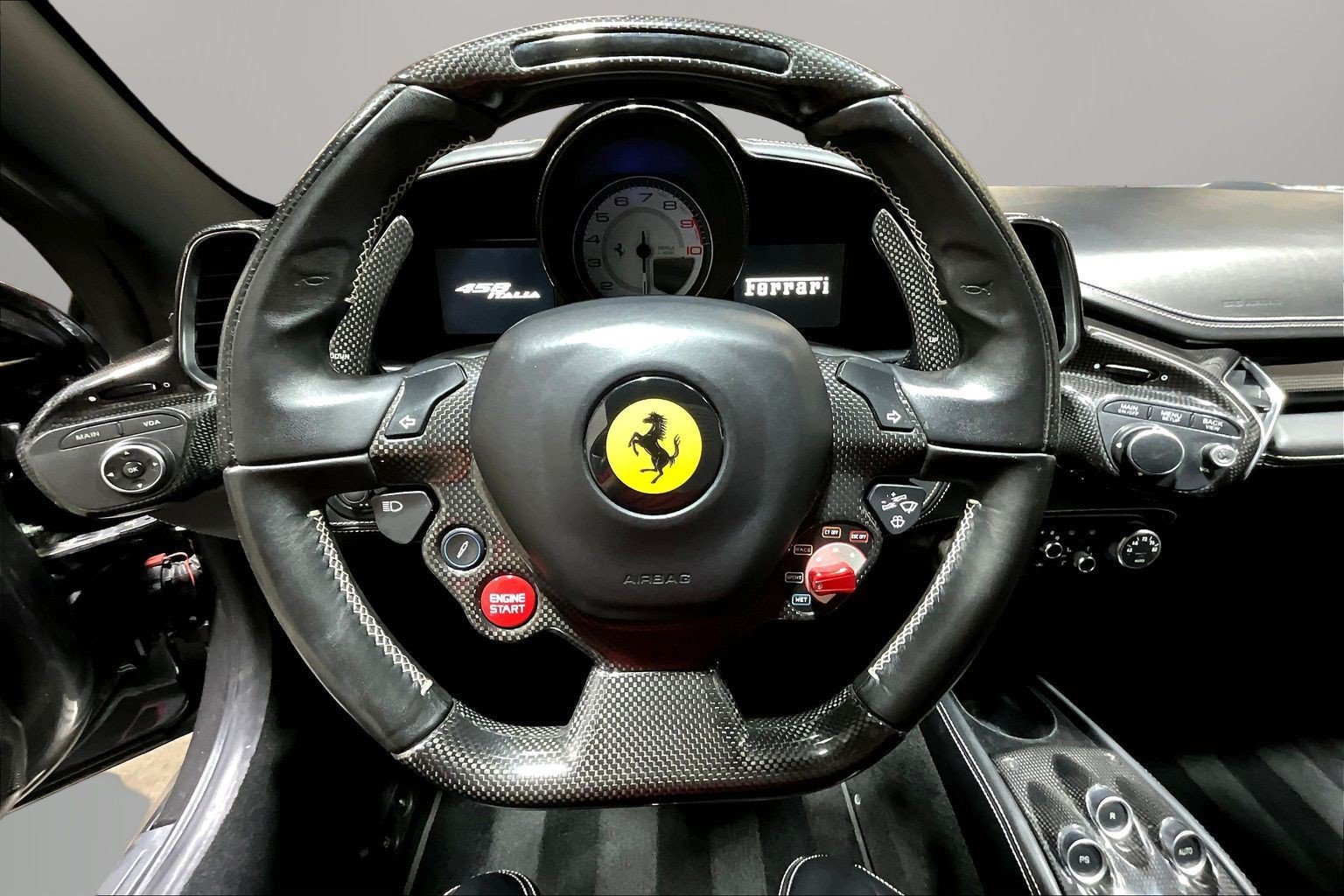 Used 2015 Ferrari 458 Italia Coupe RWD image 9