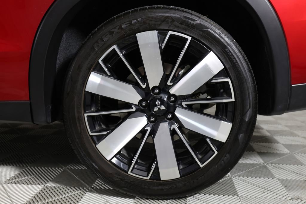 Used 2025 Mitsubishi Outlander SE image 42