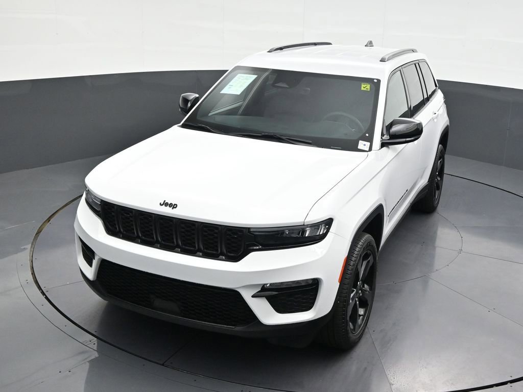 Used 2025 Jeep Grand Cherokee Limited w/ Black Appearance Package image 22