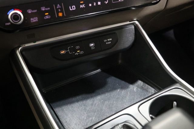 Used 2025 Kia Carnival image 28