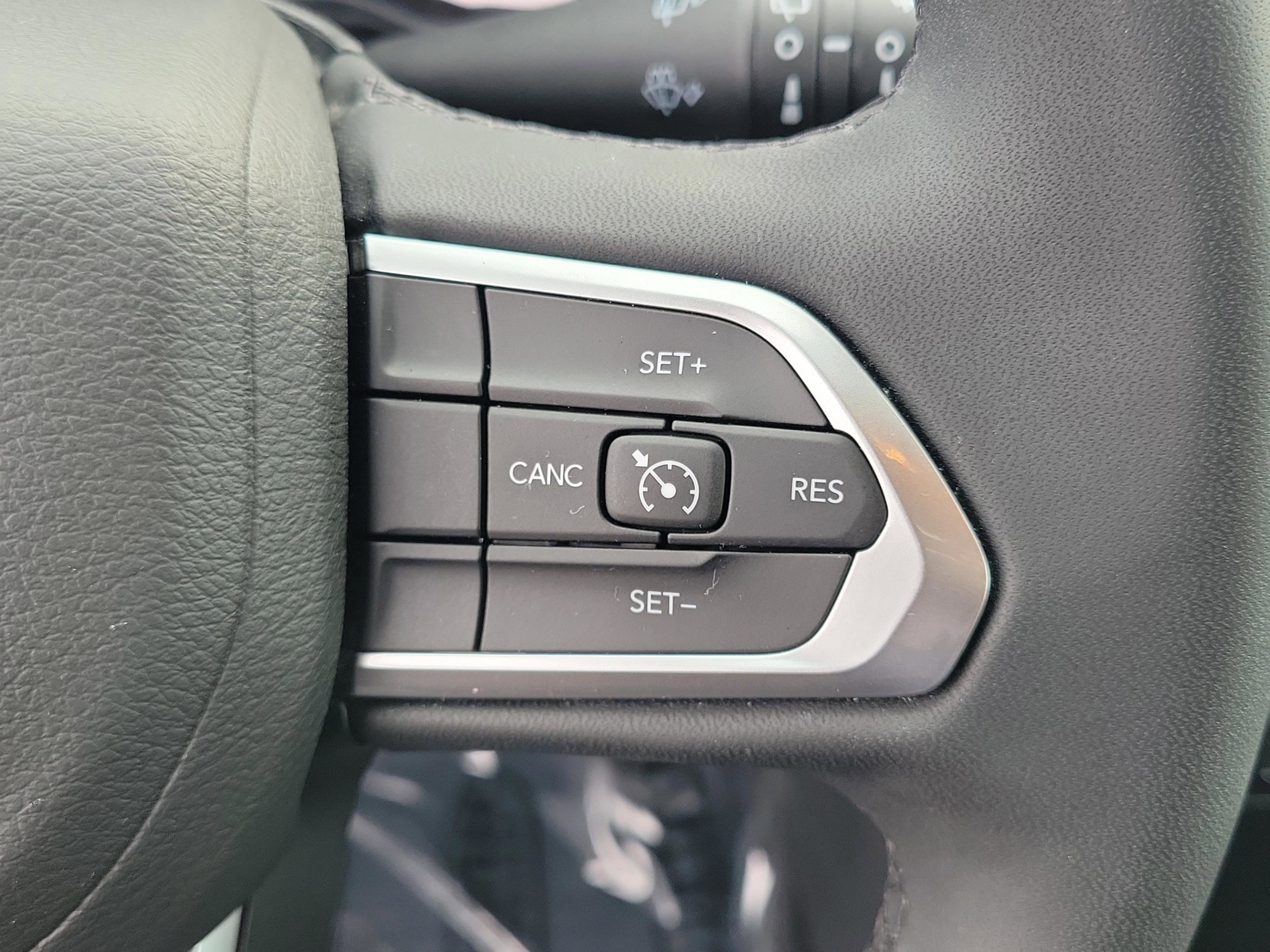 Used 2025 Jeep Compass Latitude image 20