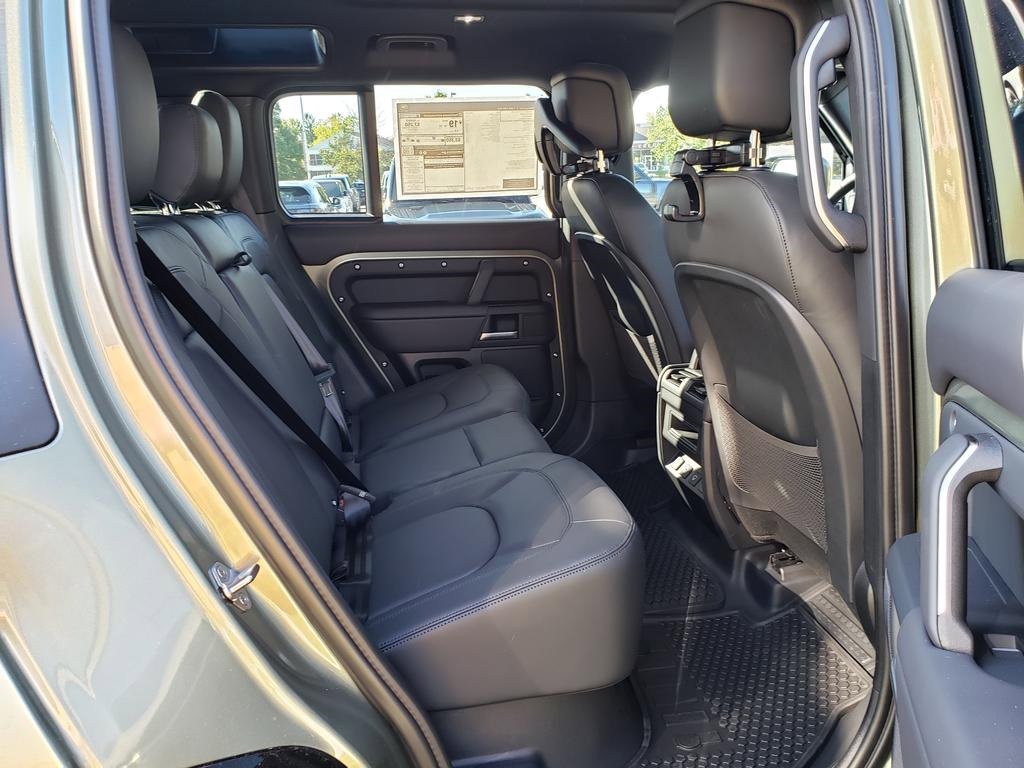 New 2025 Land Rover Defender 110 X-Dynamic SE image 15