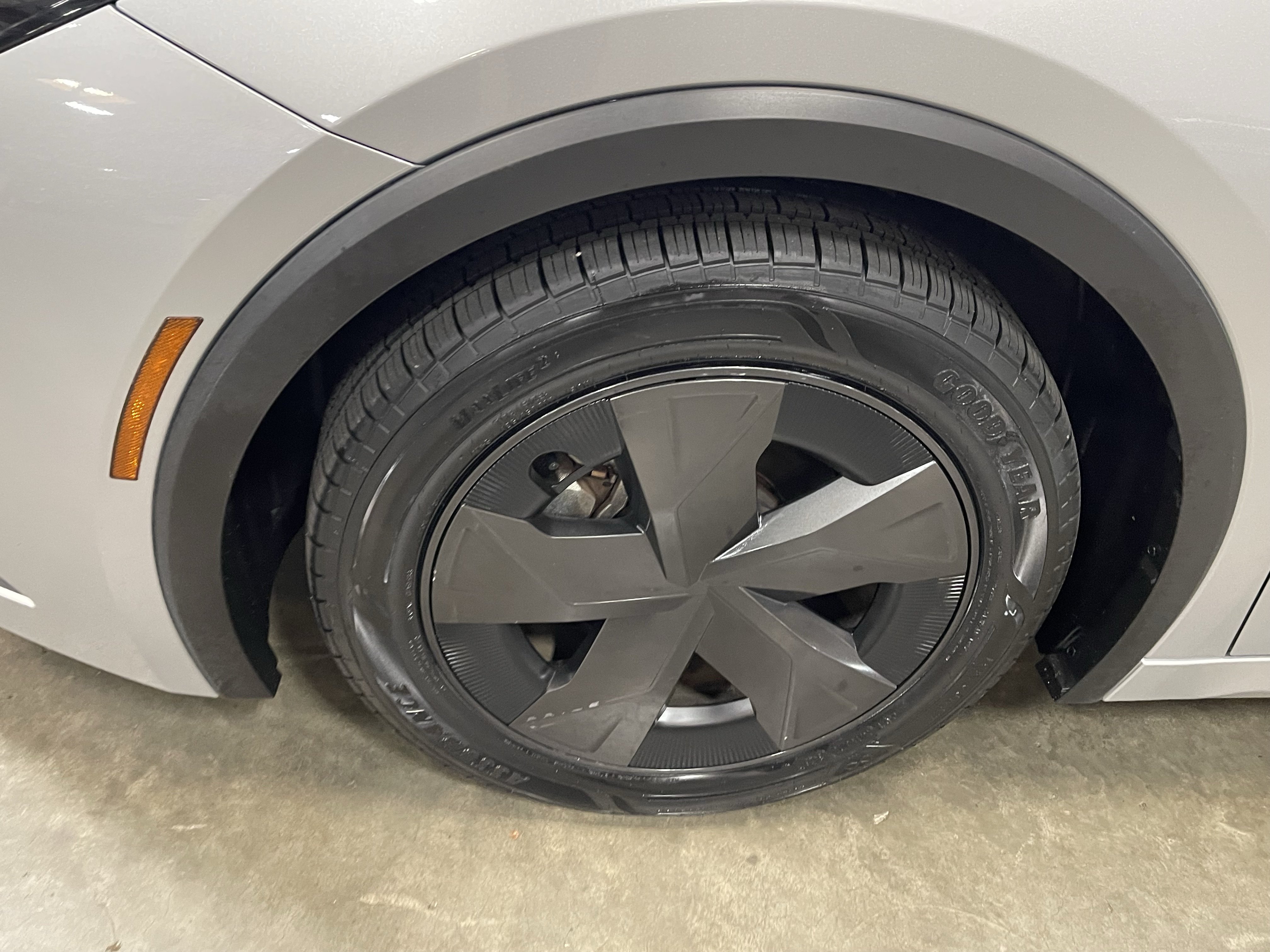 Used 2025 Toyota Prius LE FWD image 9