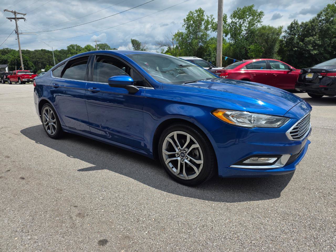 Used 2017 Ford Fusion SE w/ Equipment Group 201A FWD image 5