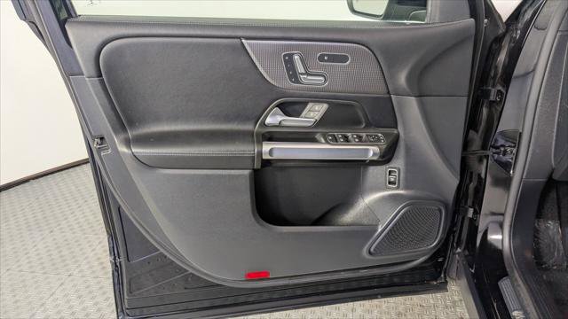 Used 2022 Mercedes-Benz GLB 250 w/ Premium Package image 13