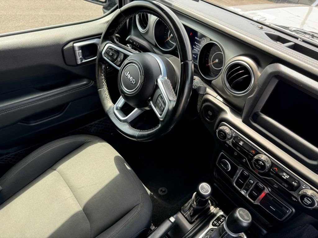Used 2020 Jeep Wrangler Unlimited Sahara image 25