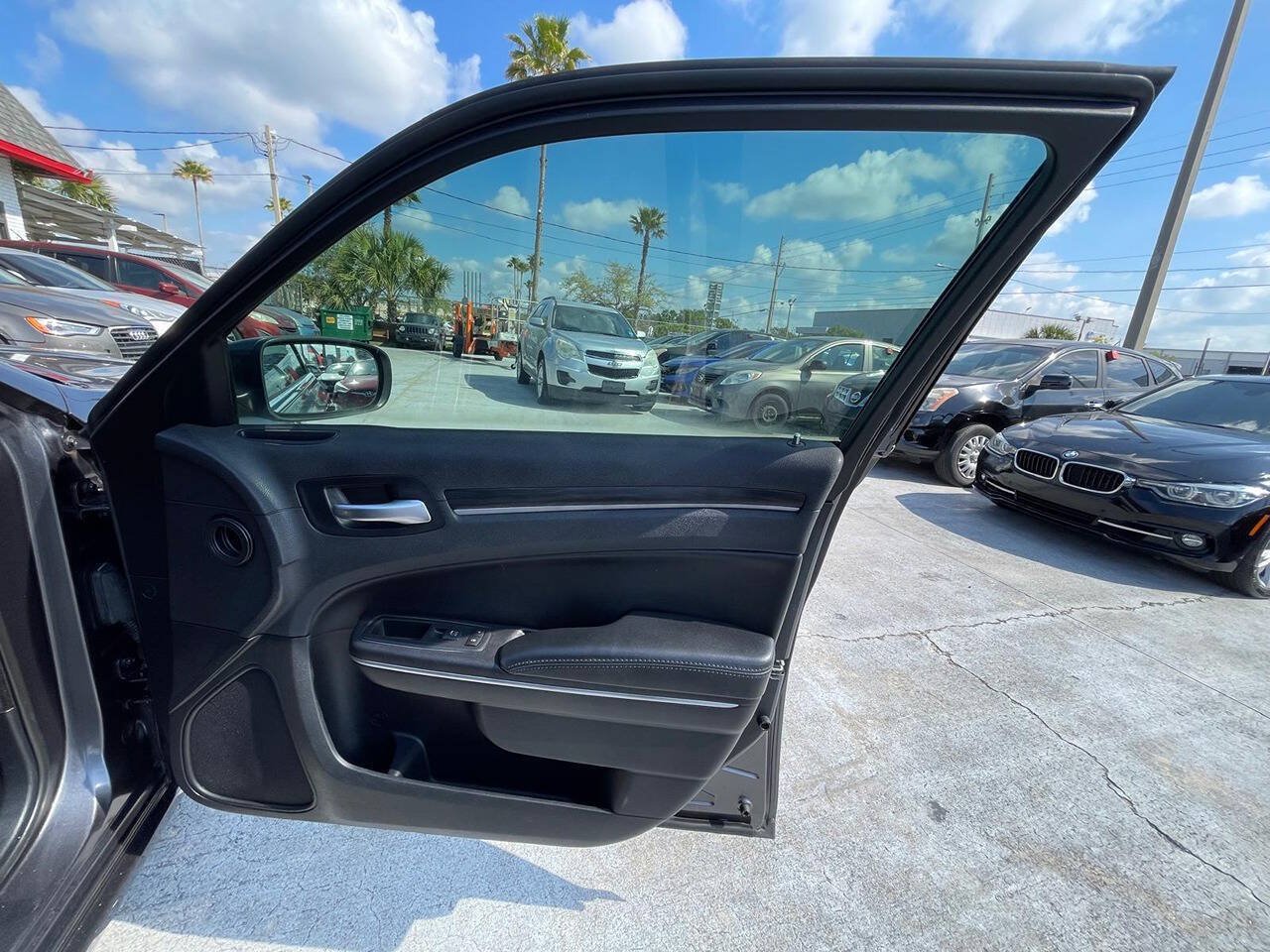 Used 2016 Chrysler 300 Limited RWD image 9