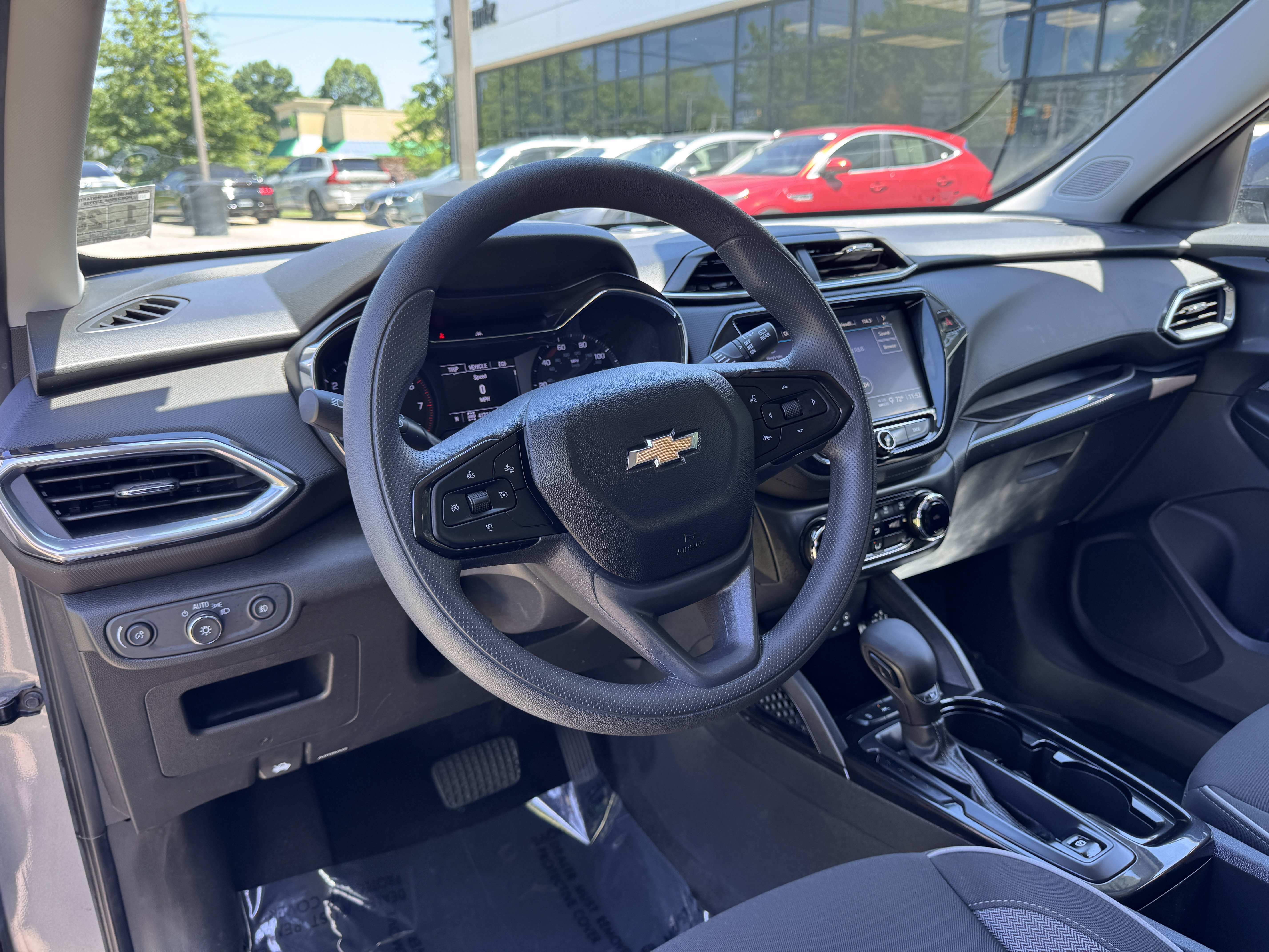 Used 2023 Chevrolet TrailBlazer LT w/ Convenience Package AWD/4WD image 4