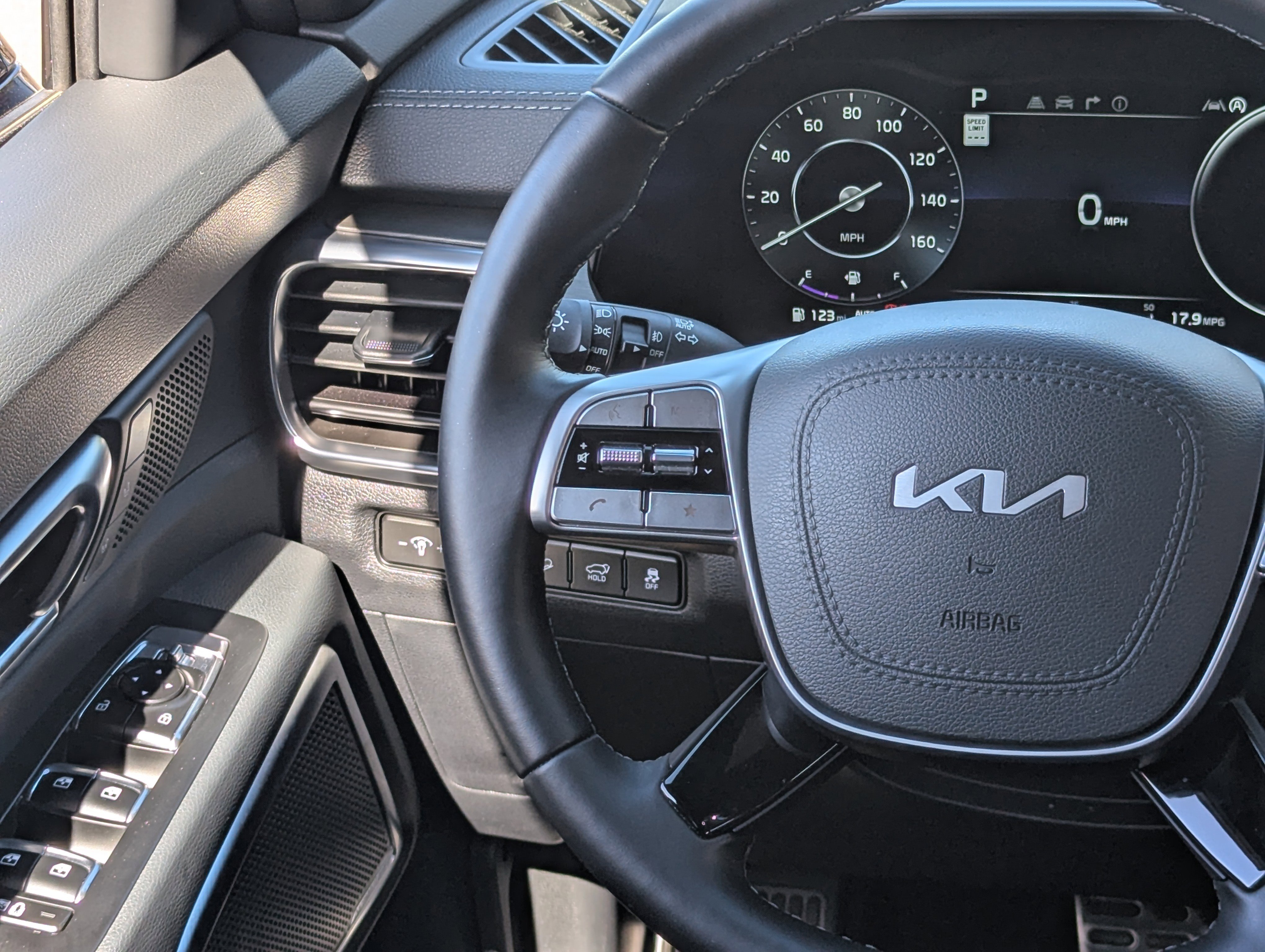 Used 2025 Kia Telluride SX X-Line image 17