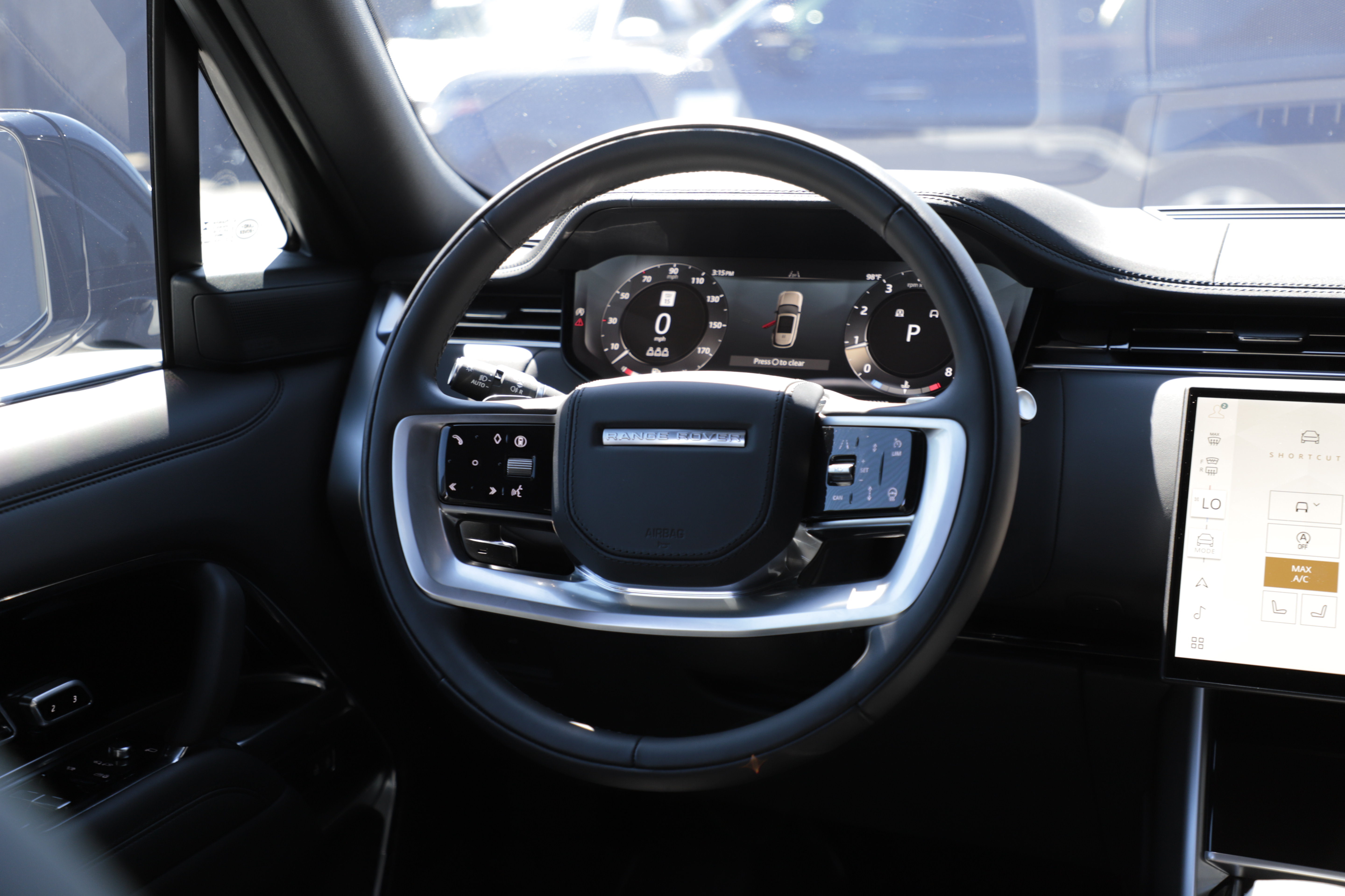 Certified 2025 Land Rover Range Rover SE AWD/4WD image 15