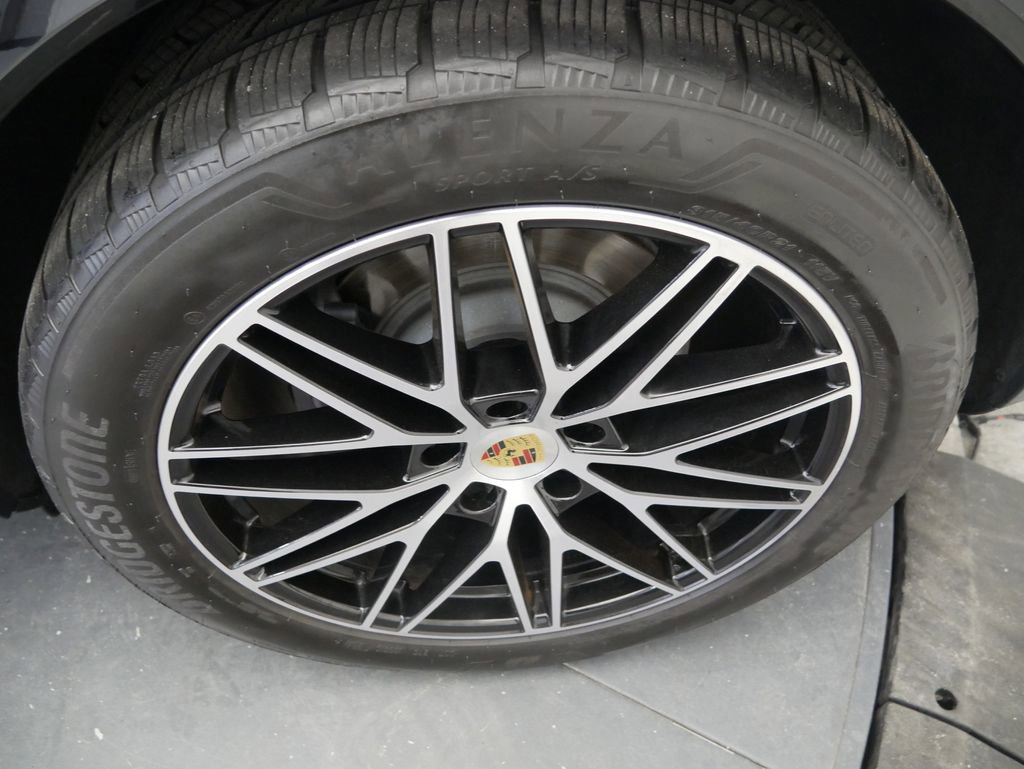 Certified 2024 Porsche Cayenne image 14