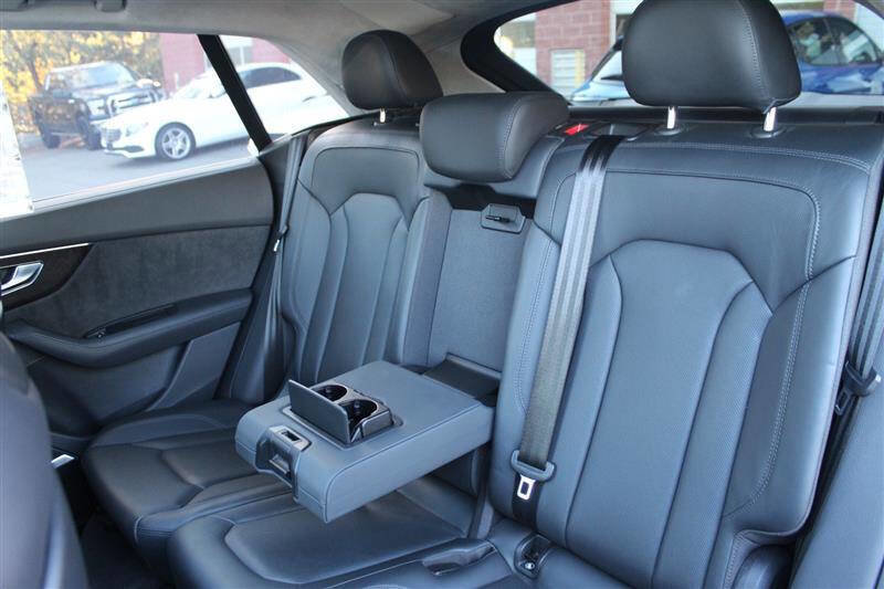 Used 2020 Audi Q8 Prestige w/ Prestige Package image 30