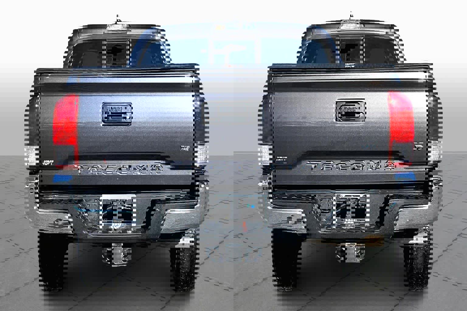 Used 2017 Toyota Tacoma SR5 w/ Tow Package image 5