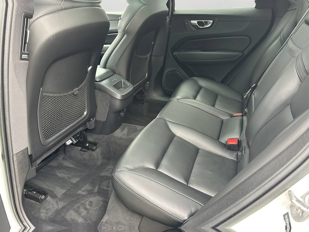 Used 2023 Volvo XC60 B5 Core w/ Climate Package AWD/4WD image 10