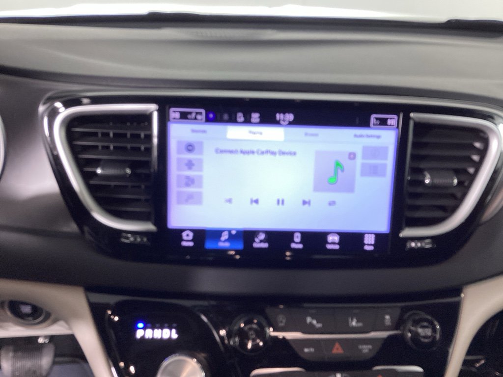 Used 2024 Chrysler Pacifica Touring-L image 26