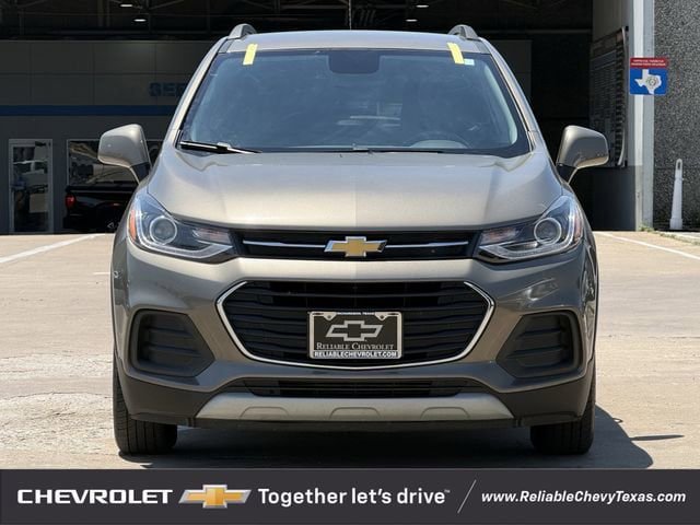 Used 2022 Chevrolet Trax LT w/ LT Convenience Package FWD image 3