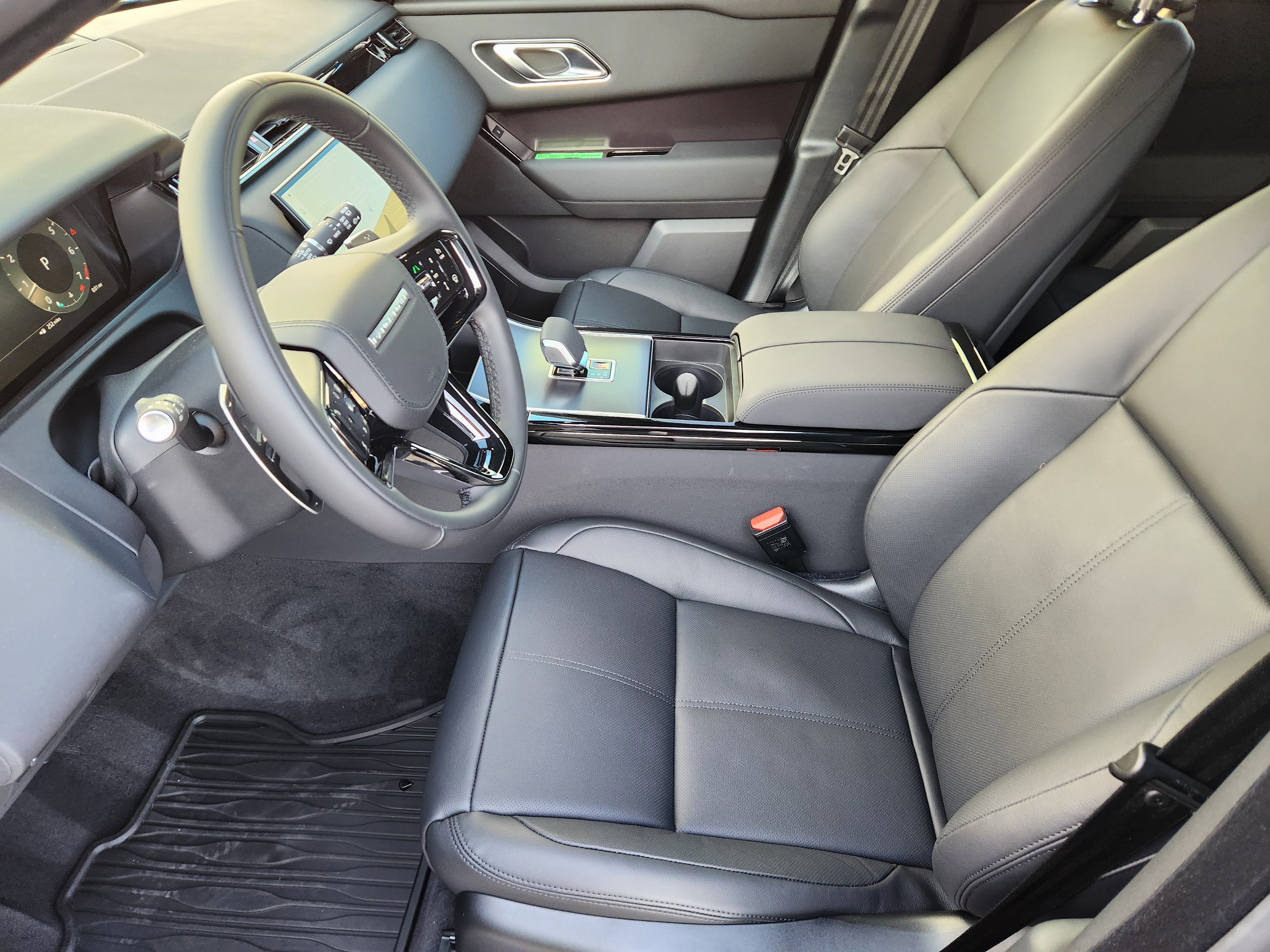 New 2026 Land Rover Range Rover Velar Dynamic SE image 13