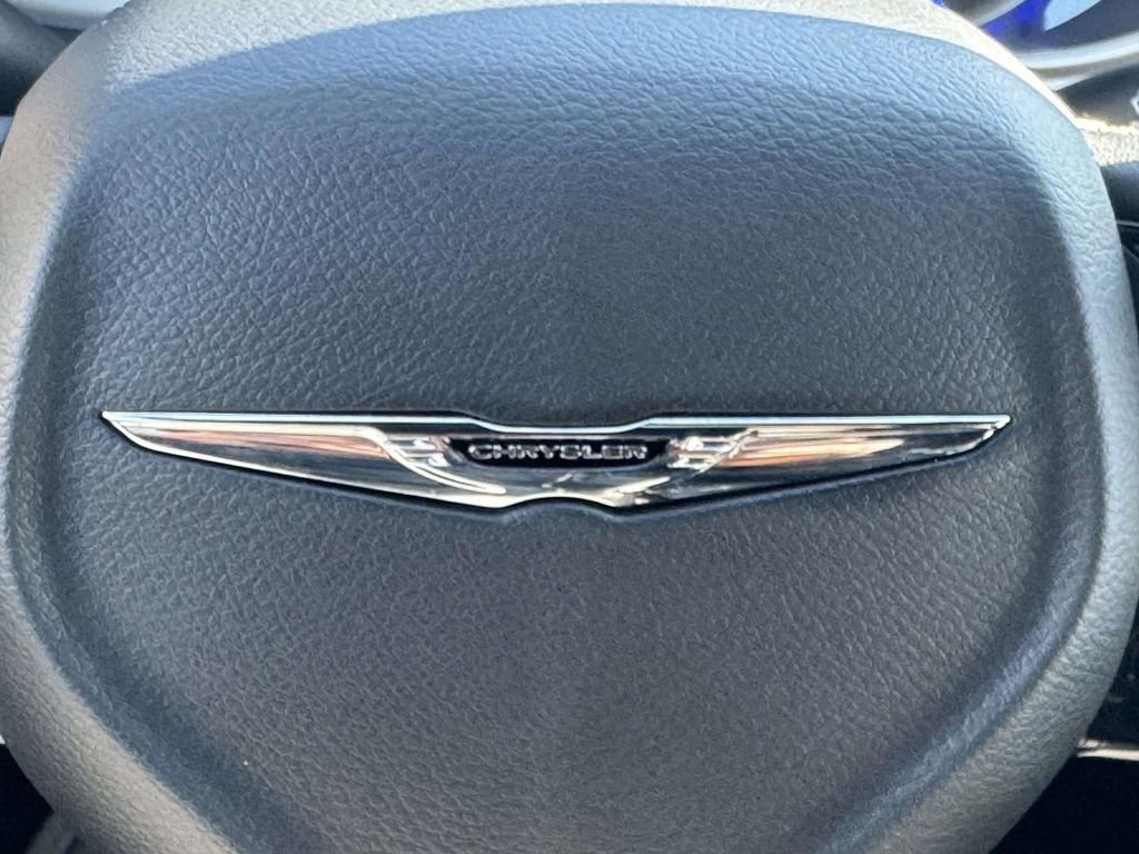 Used 2024 Chrysler Pacifica Limited FWD image 31