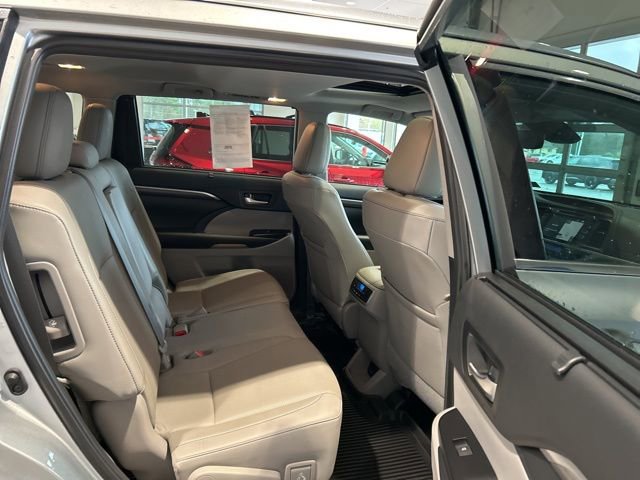 Used 2019 Toyota Highlander Limited AWD/4WD image 20