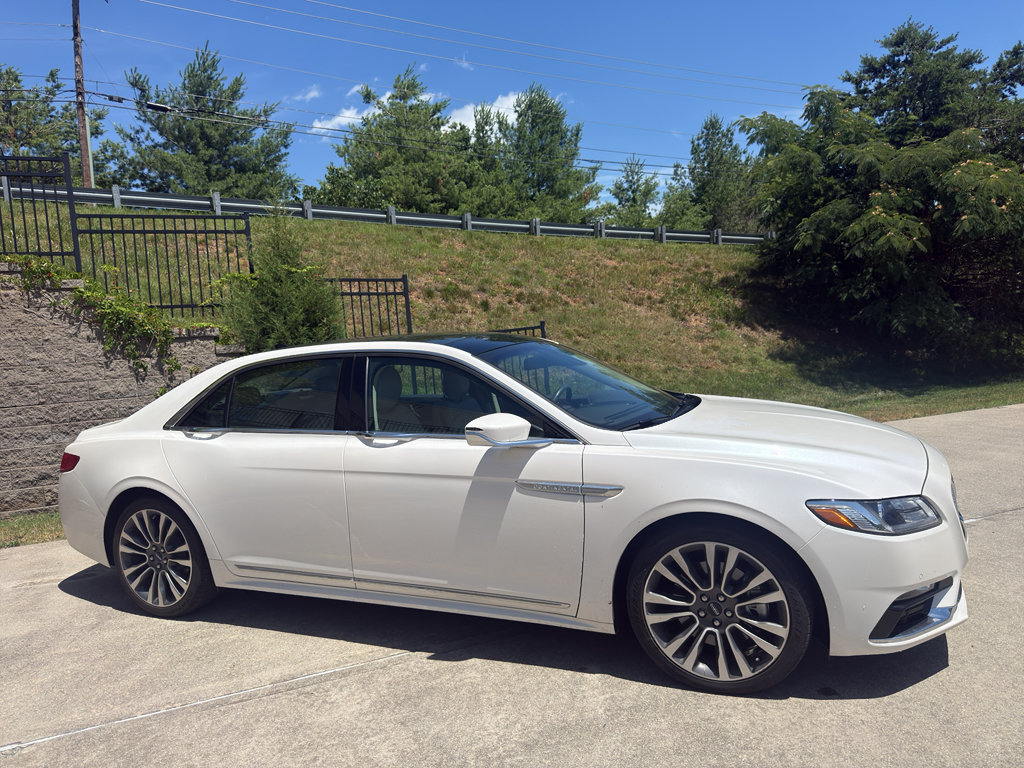 Used 2018 Lincoln Continental Select w/ Continental Climate Package AWD/4WD image 4