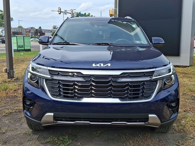 Certified 2025 Kia Seltos EX AWD/4WD image 2