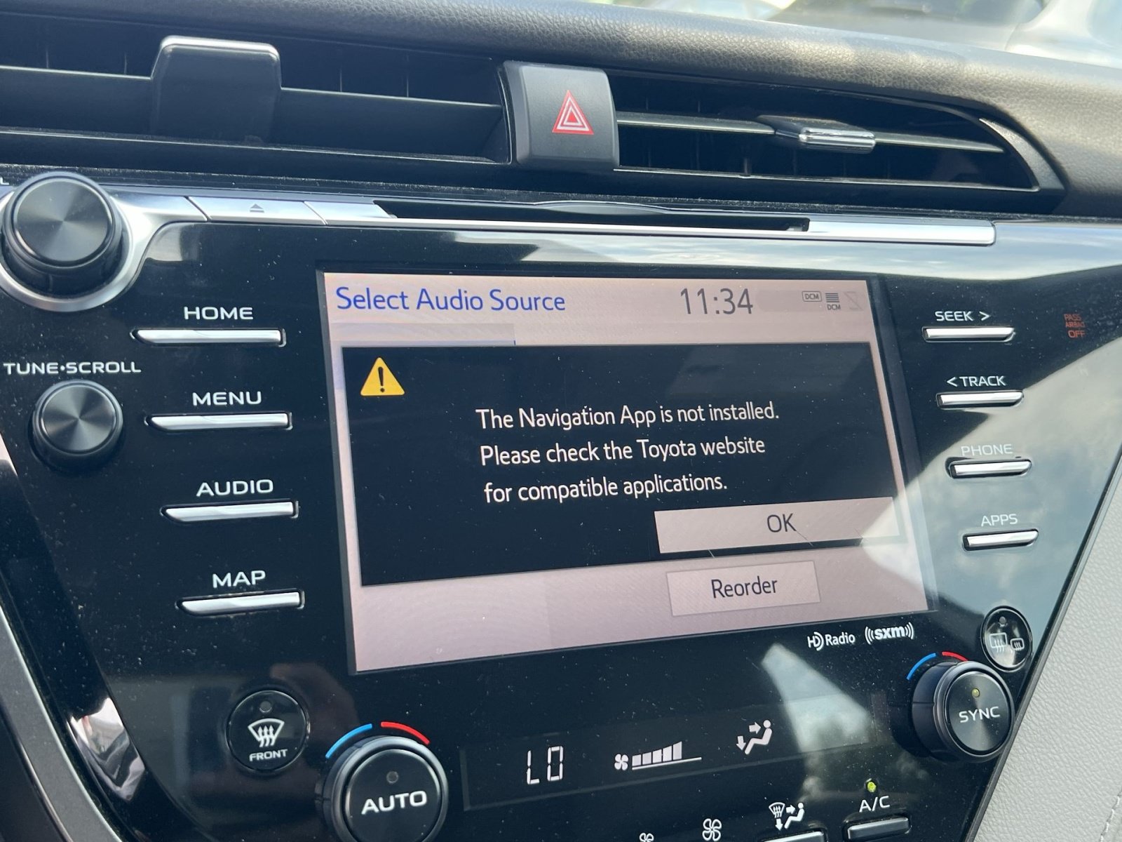 Used 2020 Toyota Camry SE w/ Sunroof Package FWD image 19
