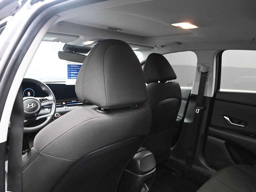 Used 2024 Hyundai Elantra SEL w/ Convenience Package image 19
