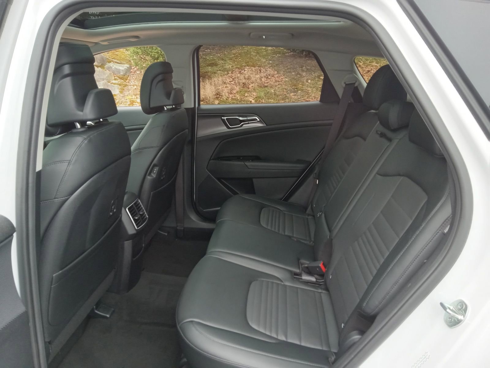 Used 2025 Kia Sportage SX image 22