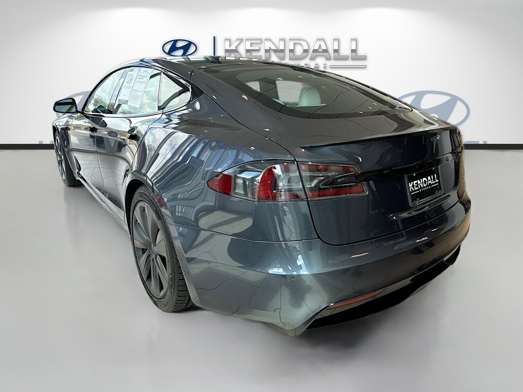 Used 2022 Tesla Model S Plaid image 4