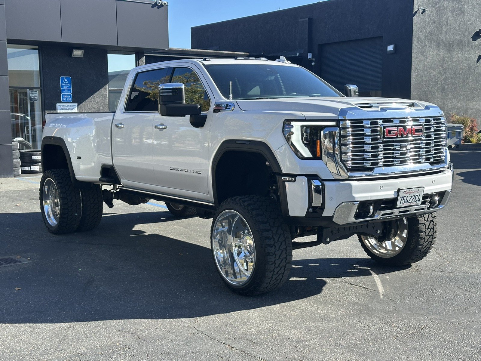 Used 2024 GMC Sierra 3500 Denali w/ Denali Reserve Package AWD/4WD image 7