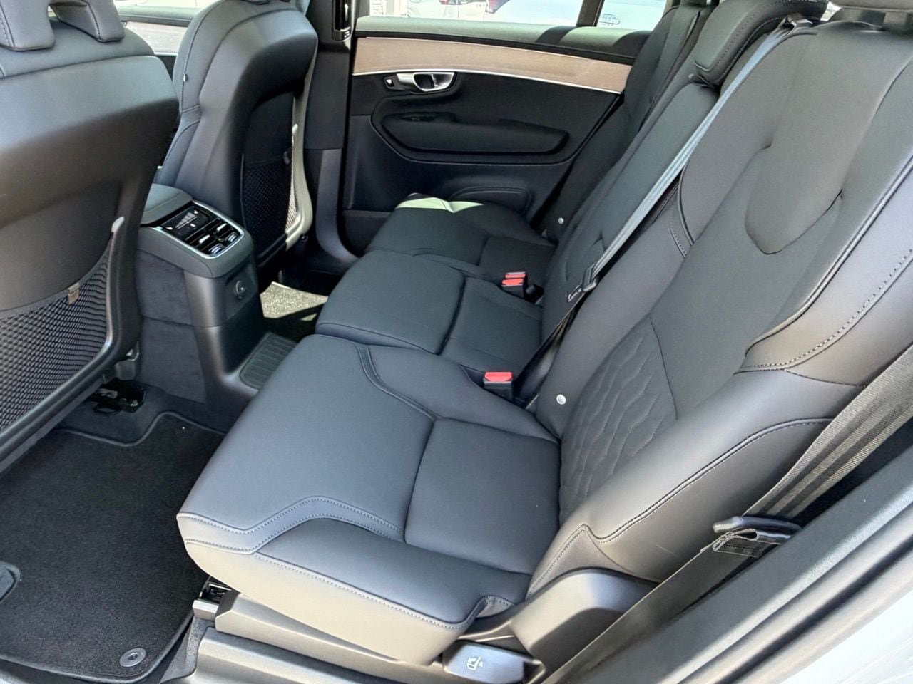 New 2026 Volvo XC90 T8 Plus w/ Protection Package Premier AWD/4WD image 23