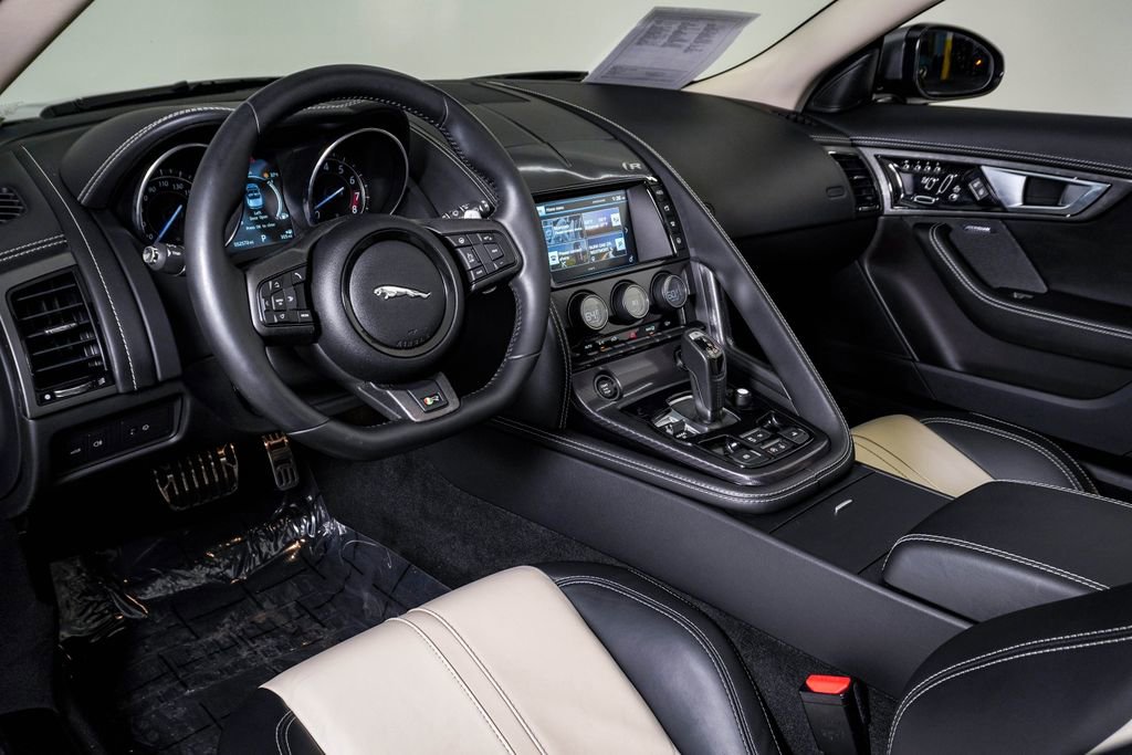 Used 2016 Jaguar F-TYPE R image 23